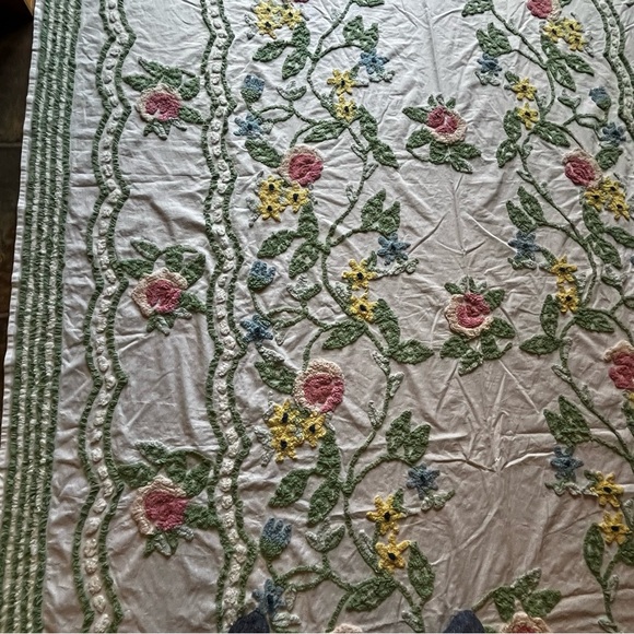 The Vermont Country Store Twin Rosalee Pastel Floral Chenille Bedspread - Picture 7 of 15